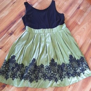 S.L. Fashions formal gown